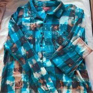Blue and black bleach painted flannel XL